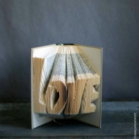 3D Book Art - Wörter in Bücher falten